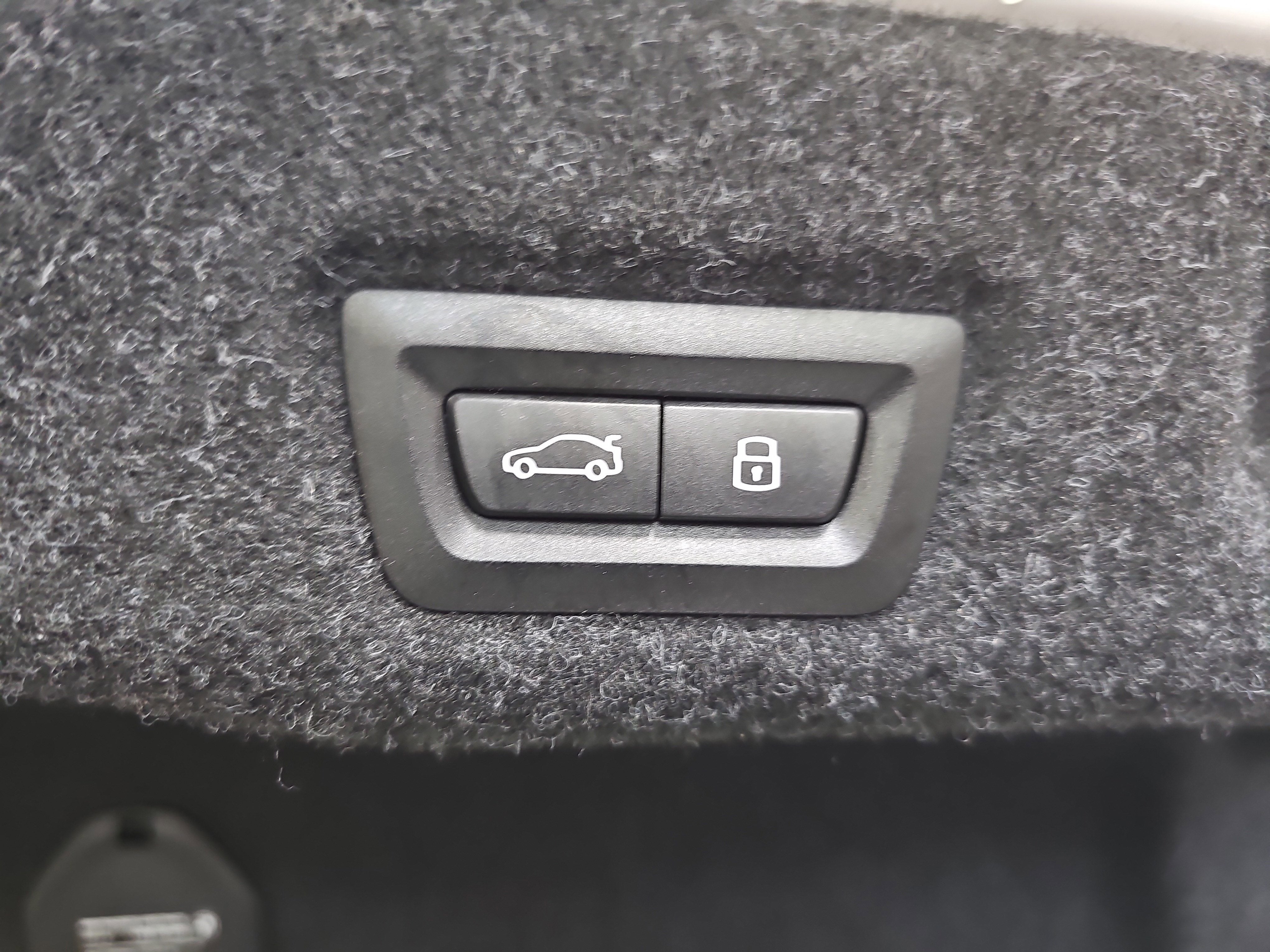 2025 BMW 5 Series 530i