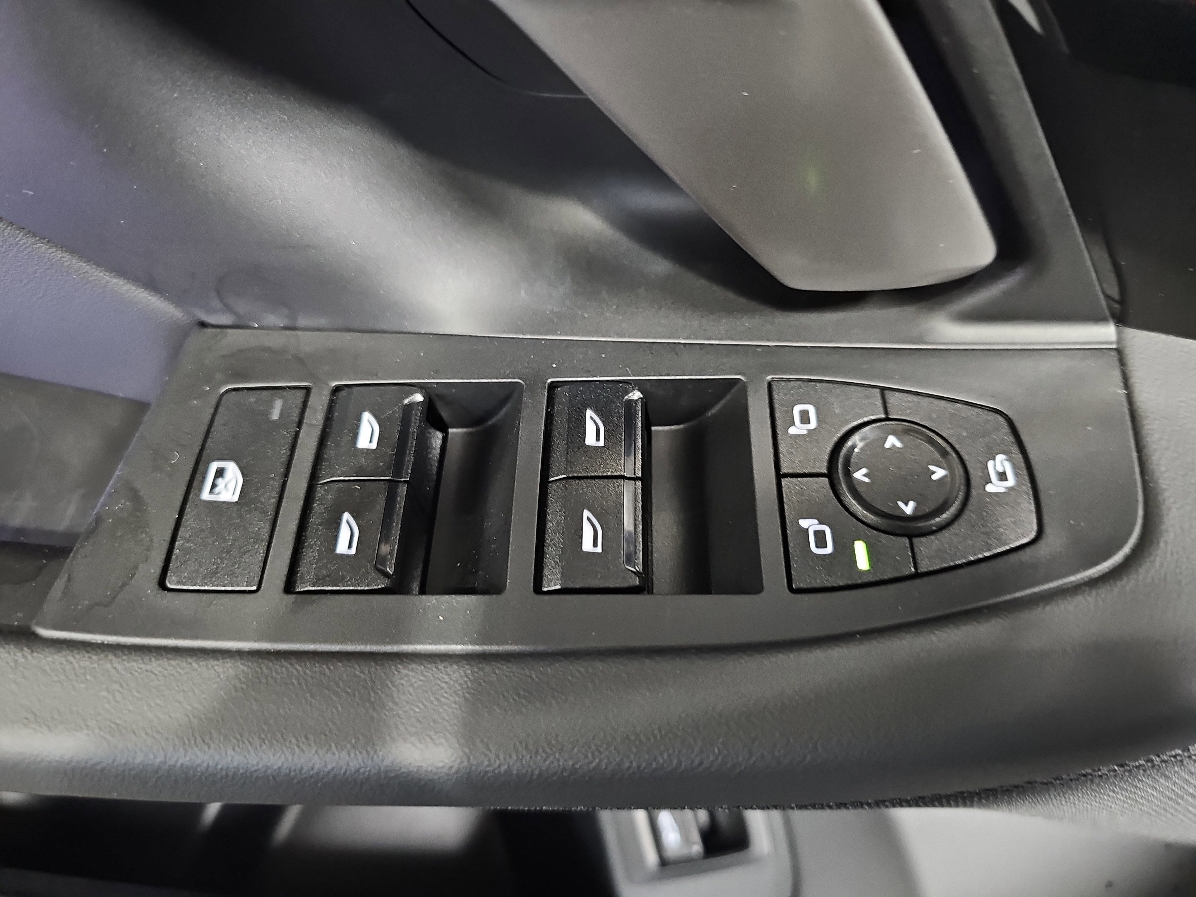 2025 BMW 5 Series 530i