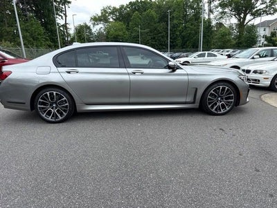 2022 BMW 7 Series 740i