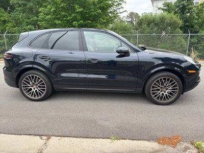 2022 Porsche Cayenne Base