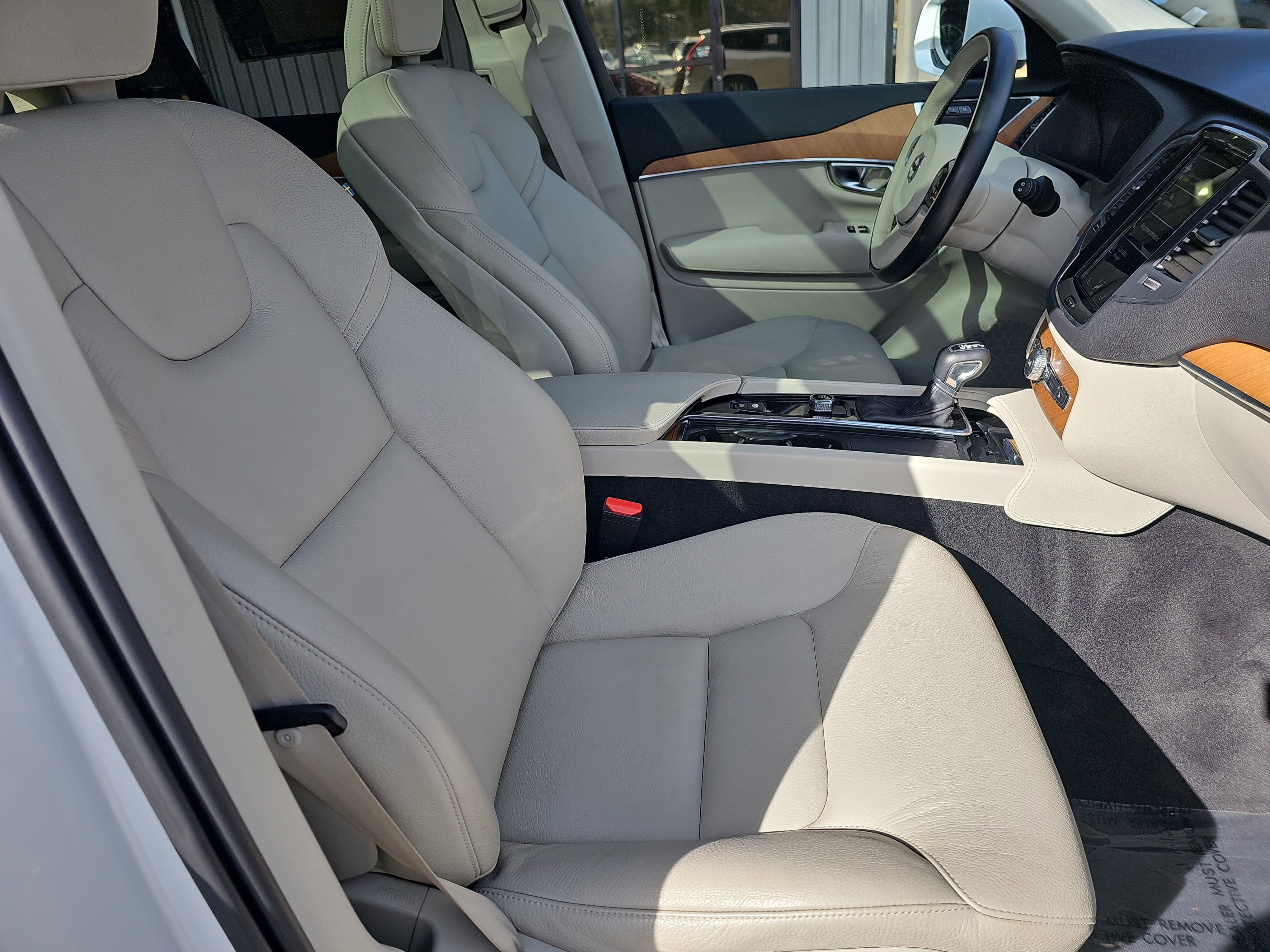 2022 Volvo XC90 Momentum