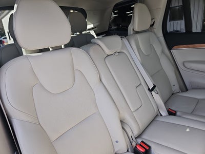 2022 Volvo XC90 Momentum