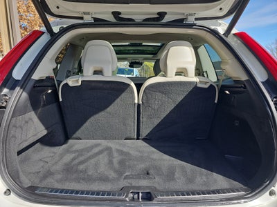 2022 Volvo XC90 Momentum