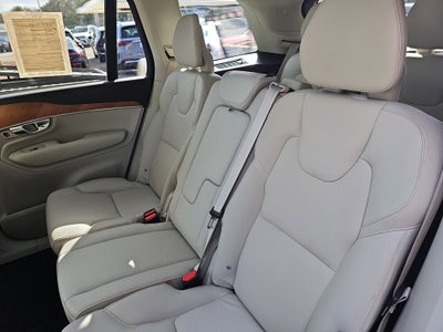2022 Volvo XC90 Momentum