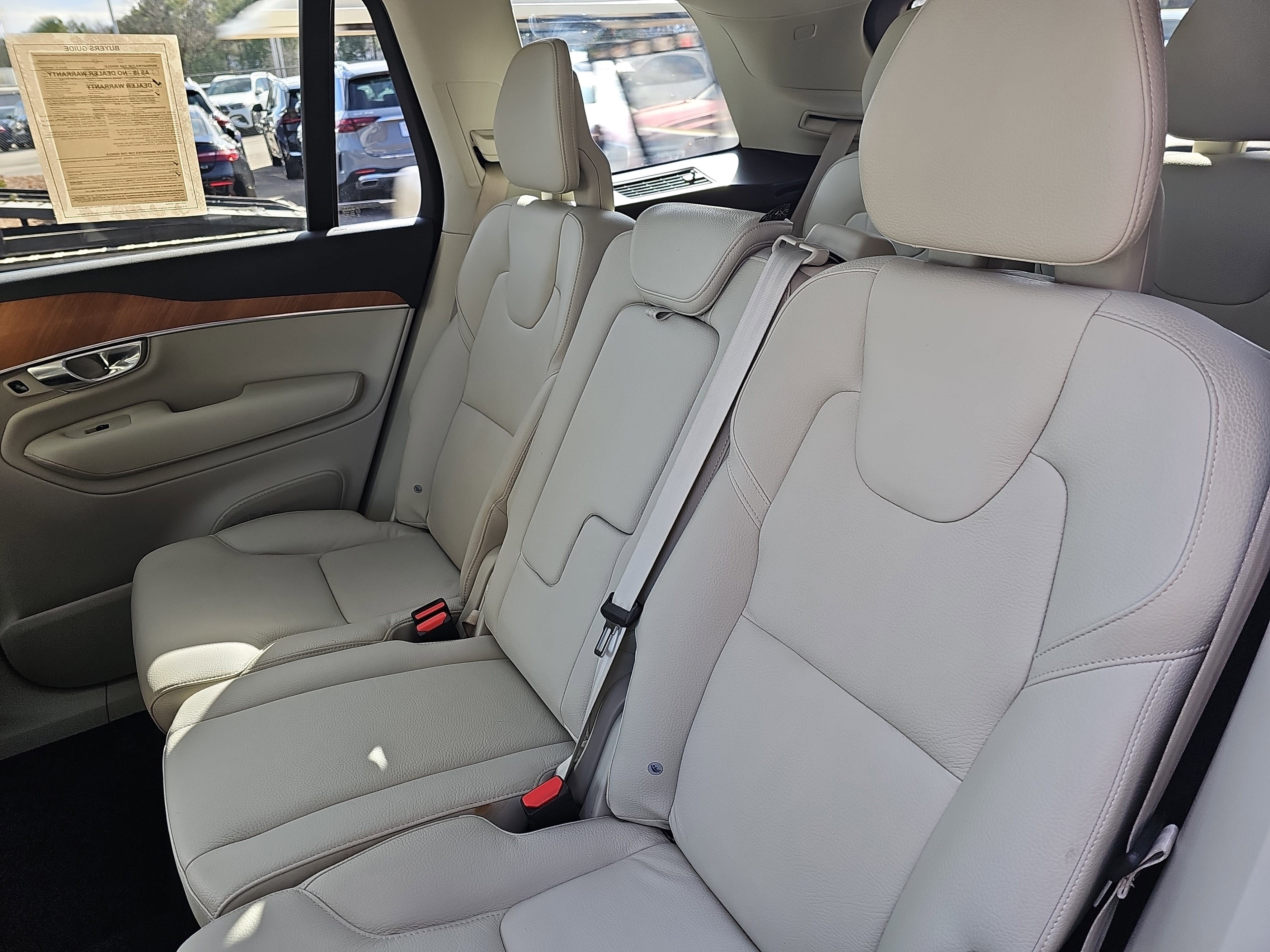 2022 Volvo XC90 Momentum