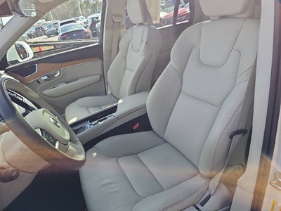 2022 Volvo XC90 Momentum