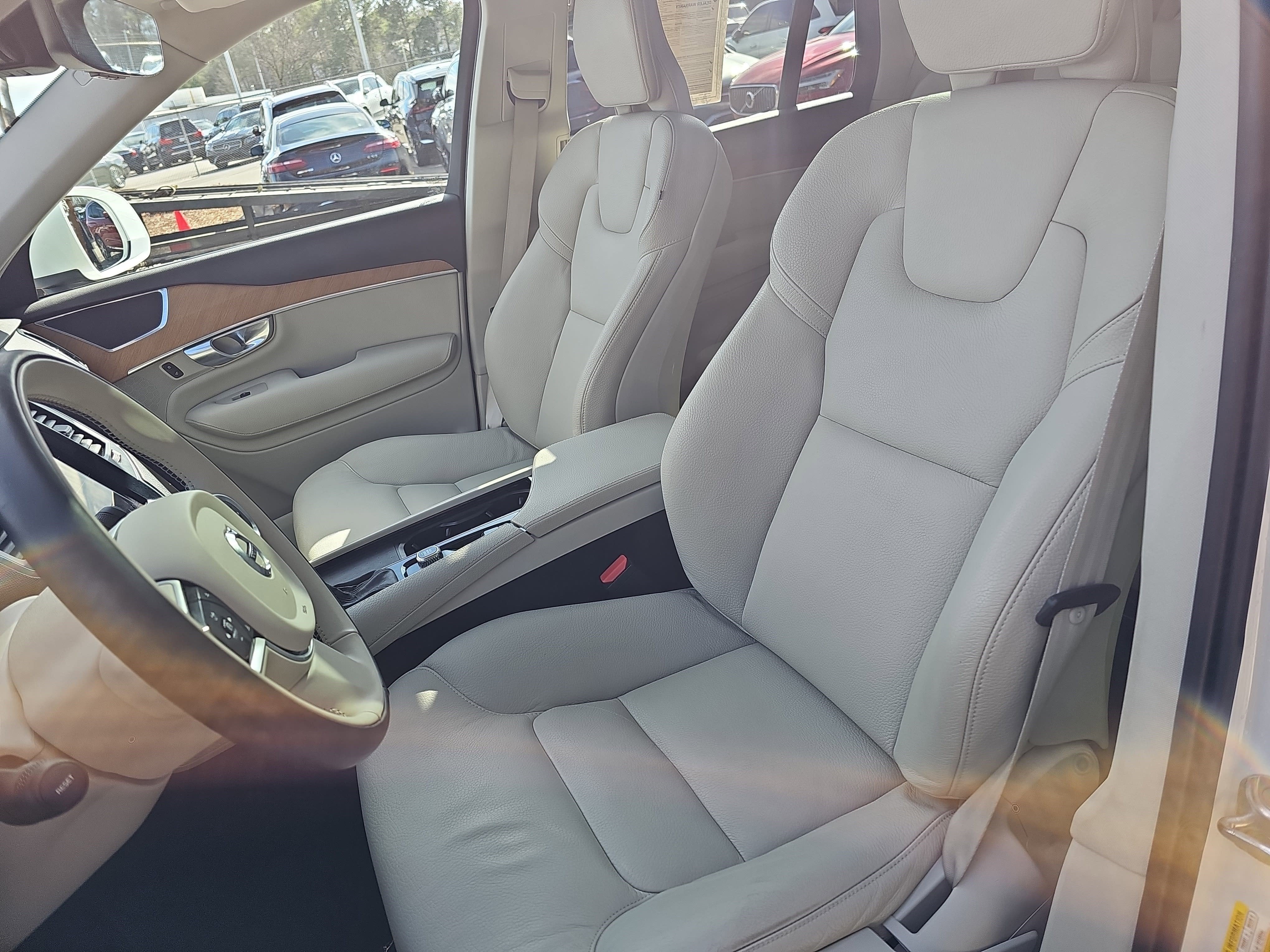 2022 Volvo XC90 Momentum