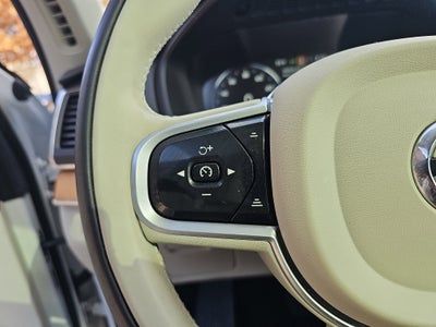 2022 Volvo XC90 Momentum