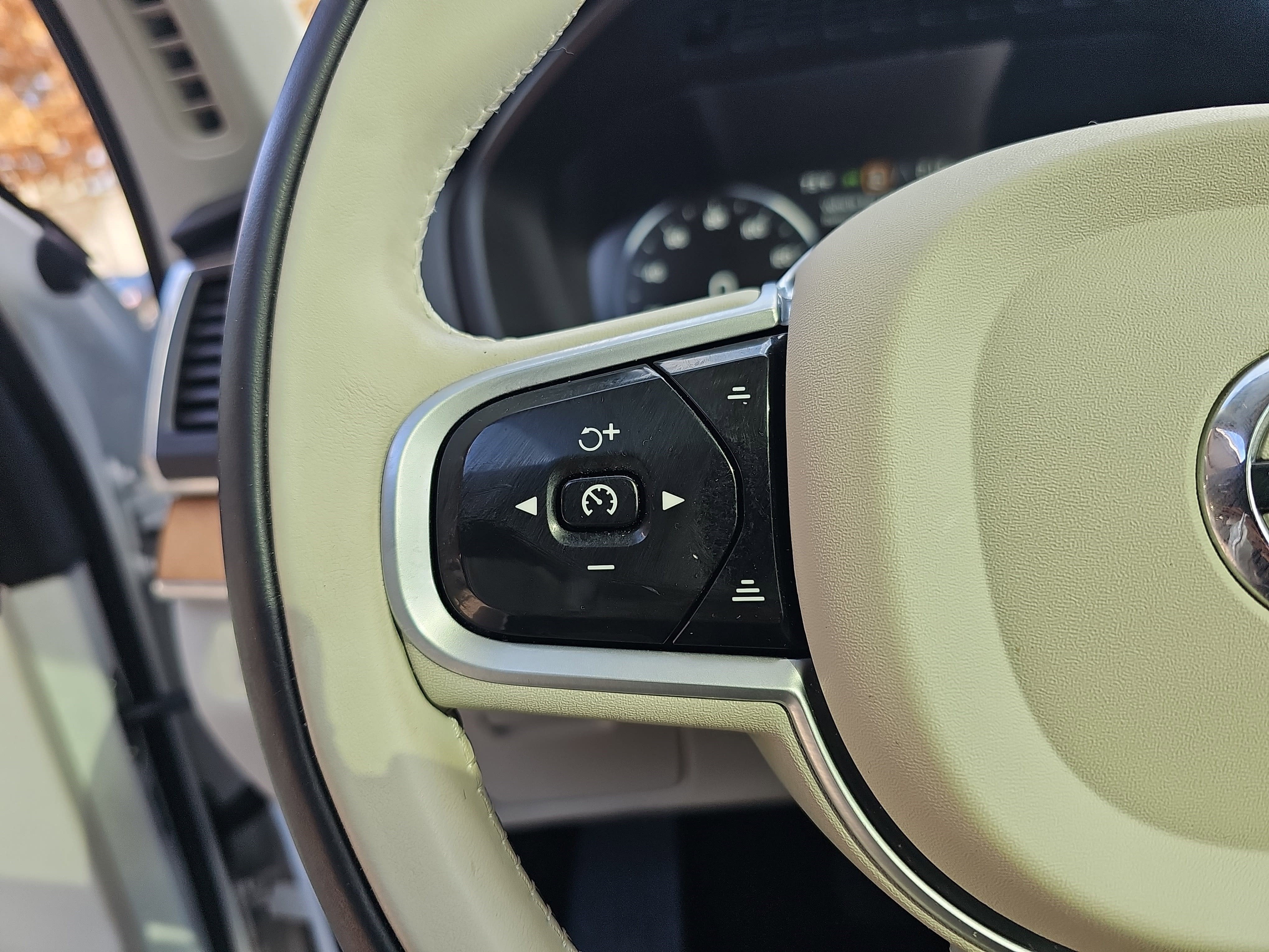 2022 Volvo XC90 Momentum