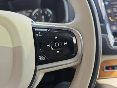 2022 Volvo XC90 Momentum