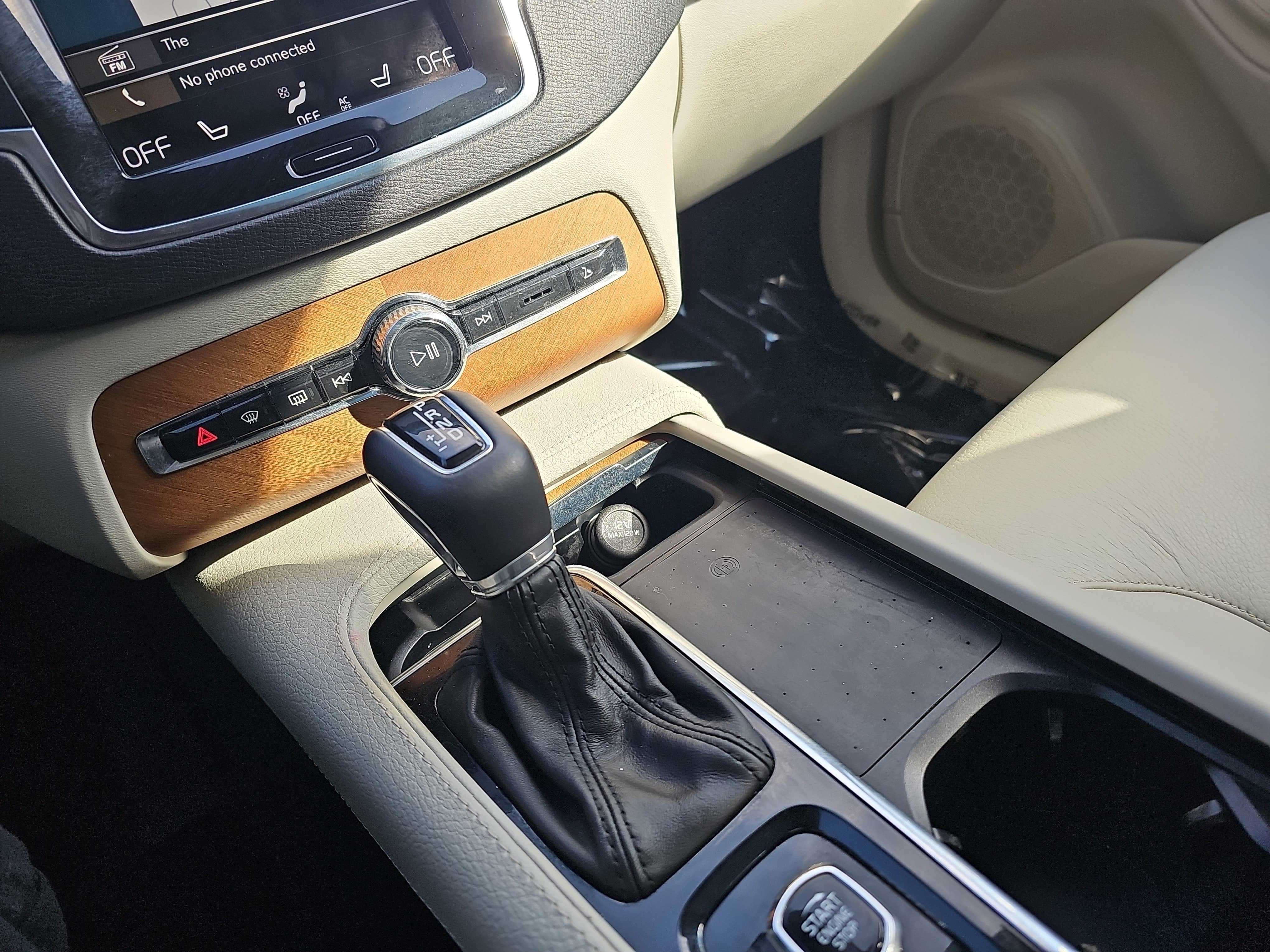 2022 Volvo XC90 Momentum