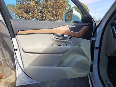 2022 Volvo XC90 Momentum