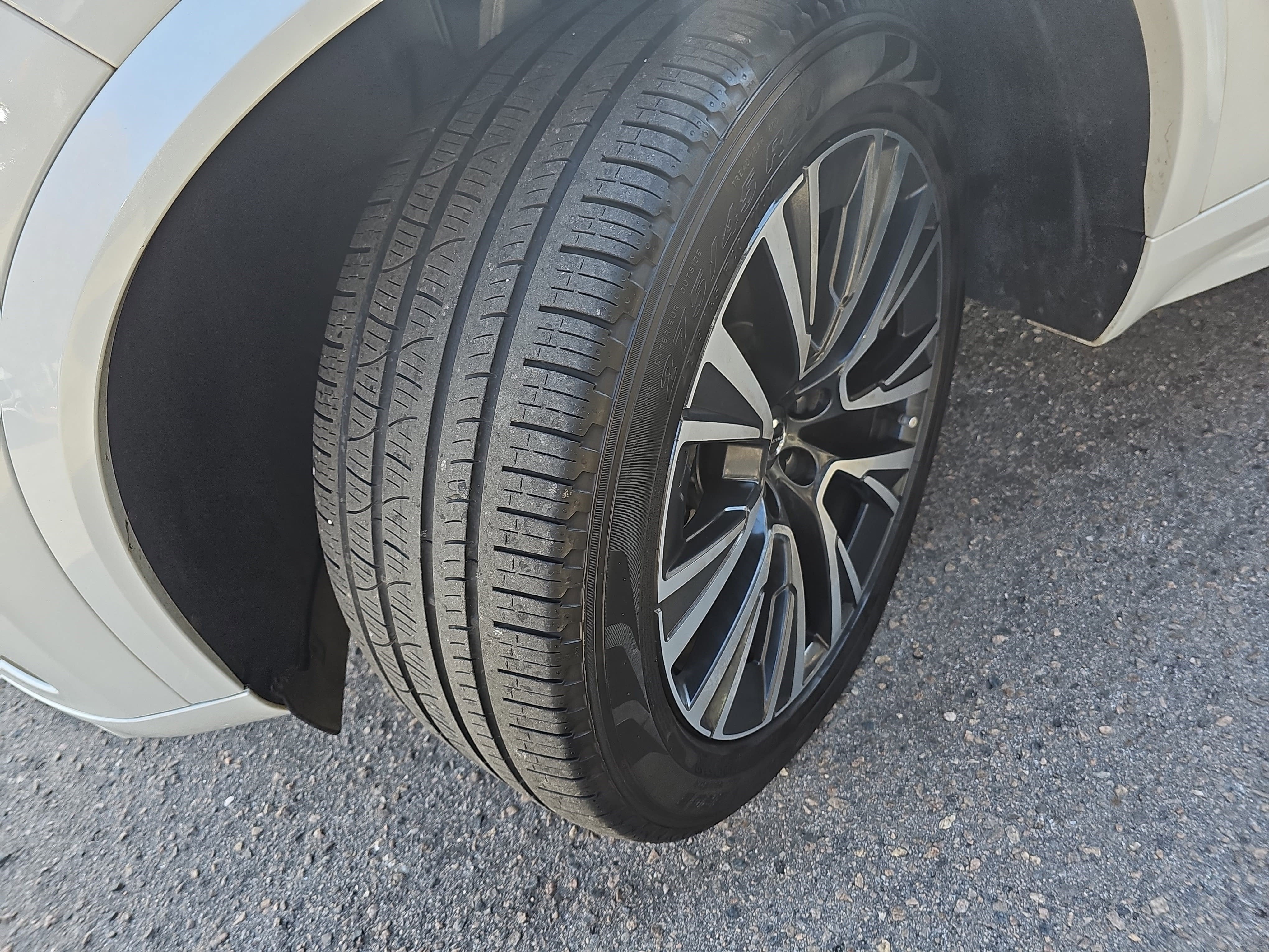 2022 Volvo XC90 Momentum