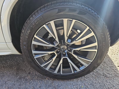 2022 Volvo XC90 Momentum