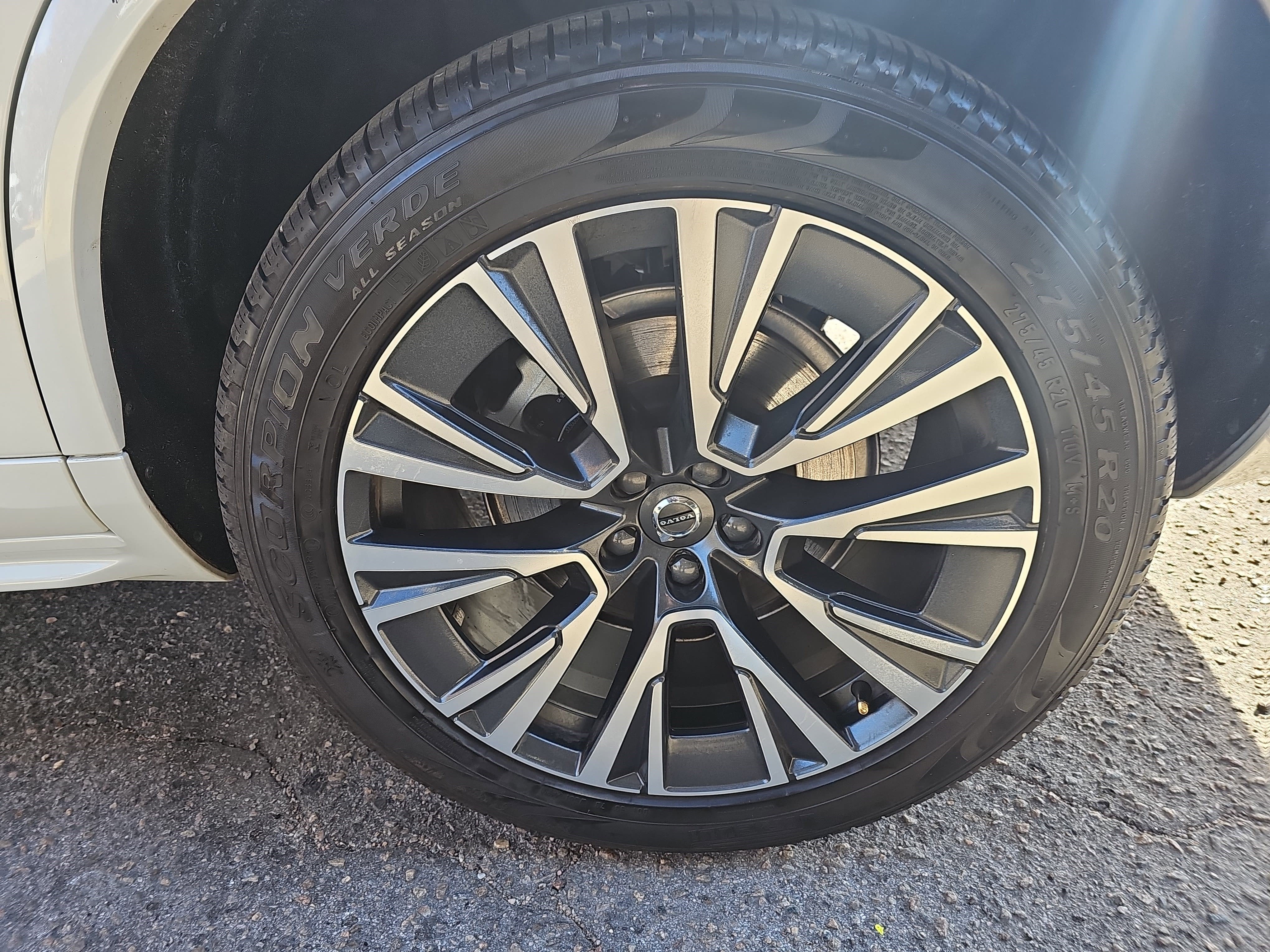 2022 Volvo XC90 Momentum