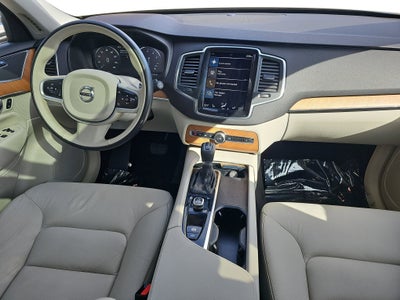 2022 Volvo XC90 Momentum