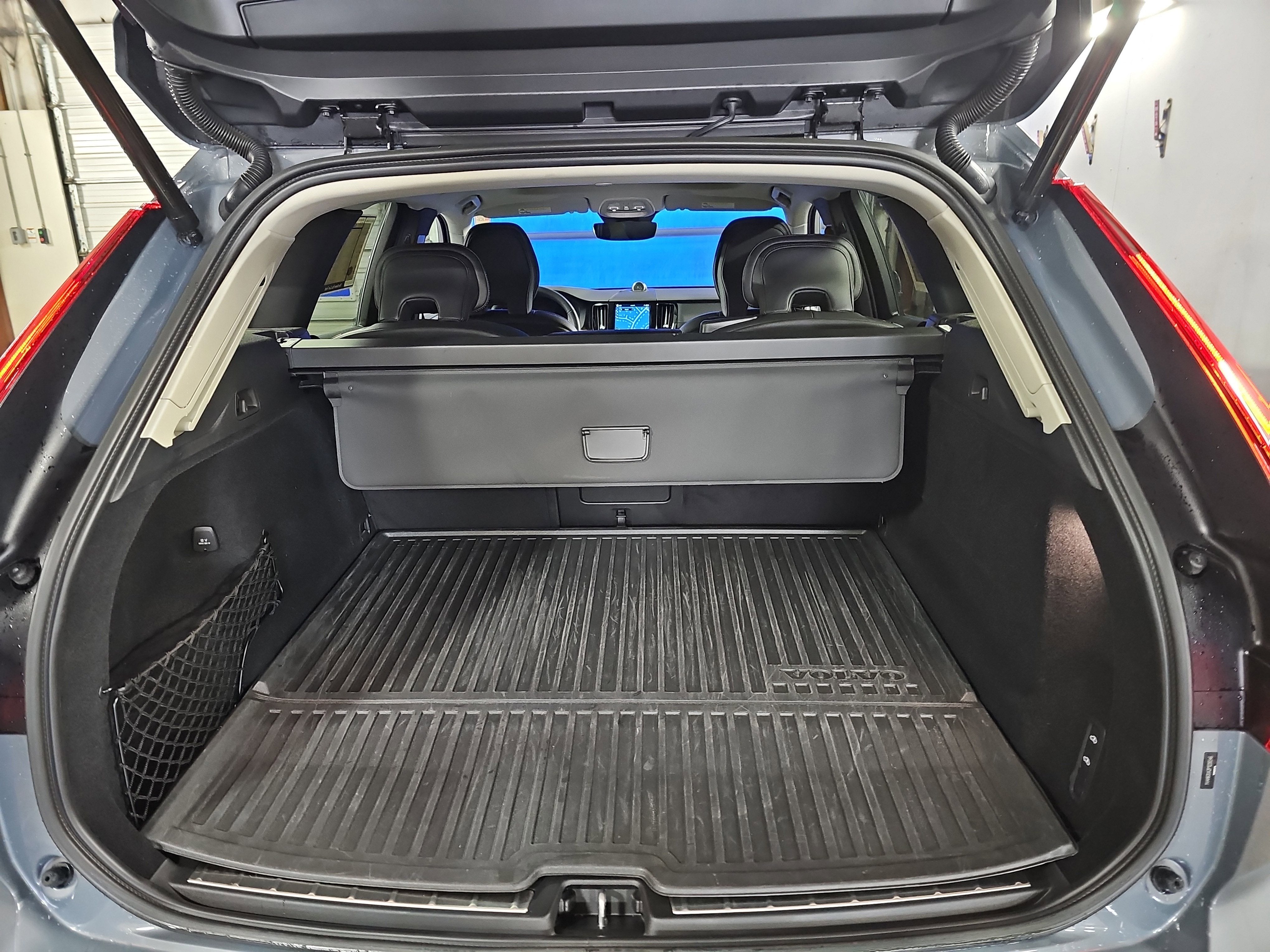 2023 Volvo XC60 Recharge Plug-In Hybrid Ultimate Bright Theme