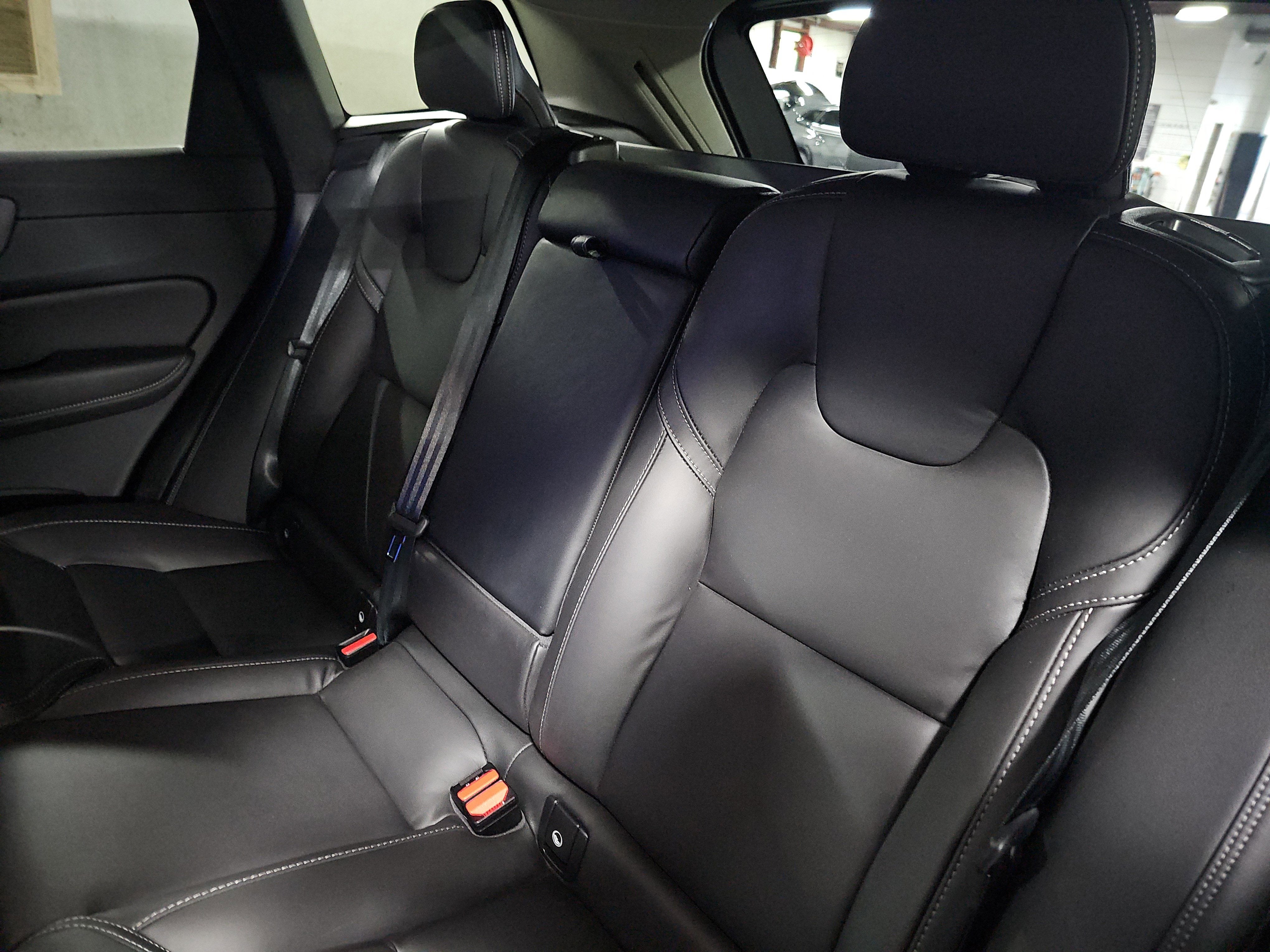 2023 Volvo XC60 Recharge Plug-In Hybrid Ultimate Bright Theme