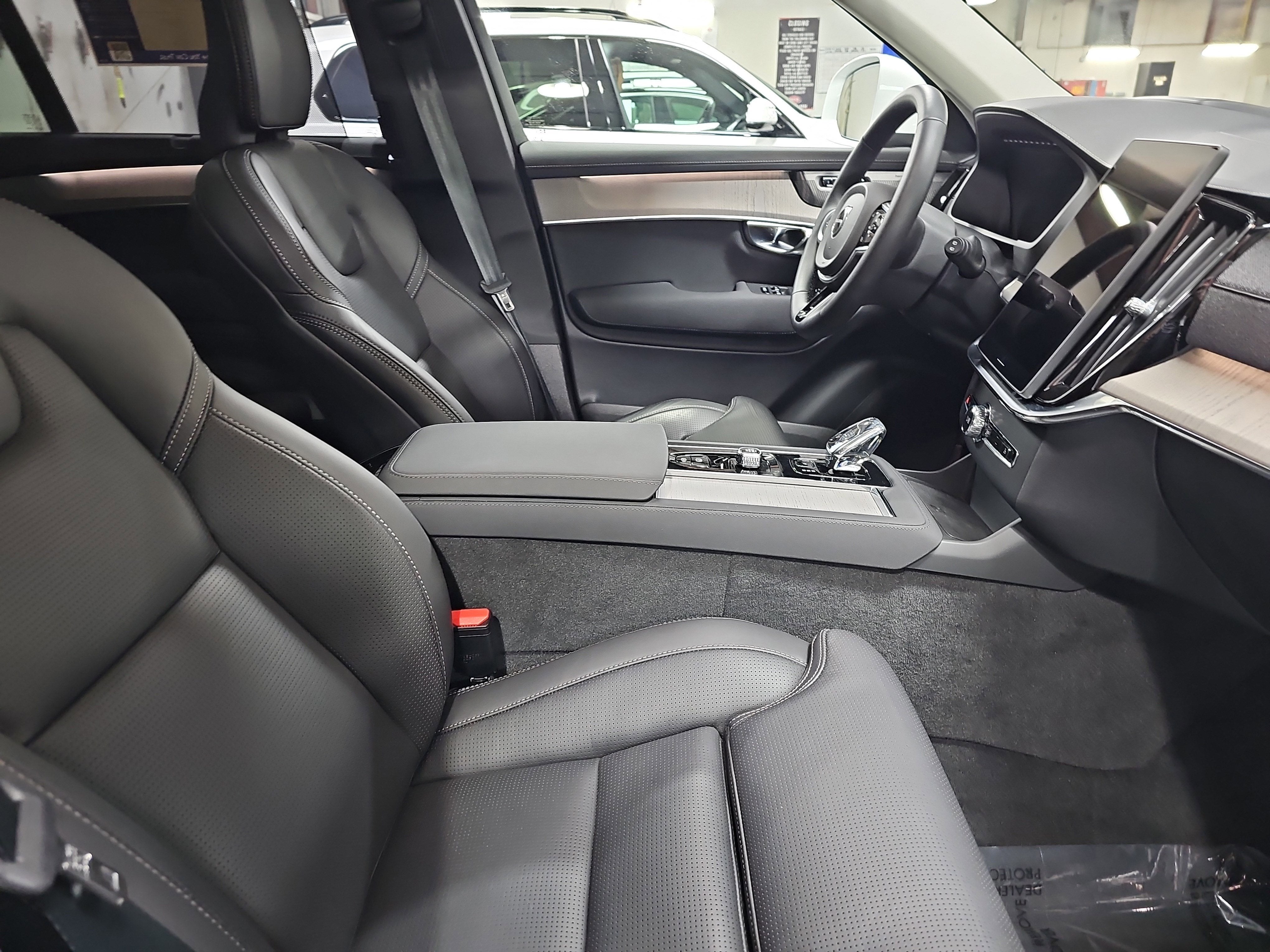 2025 Volvo XC90 Plug-In Hybrid Ultra