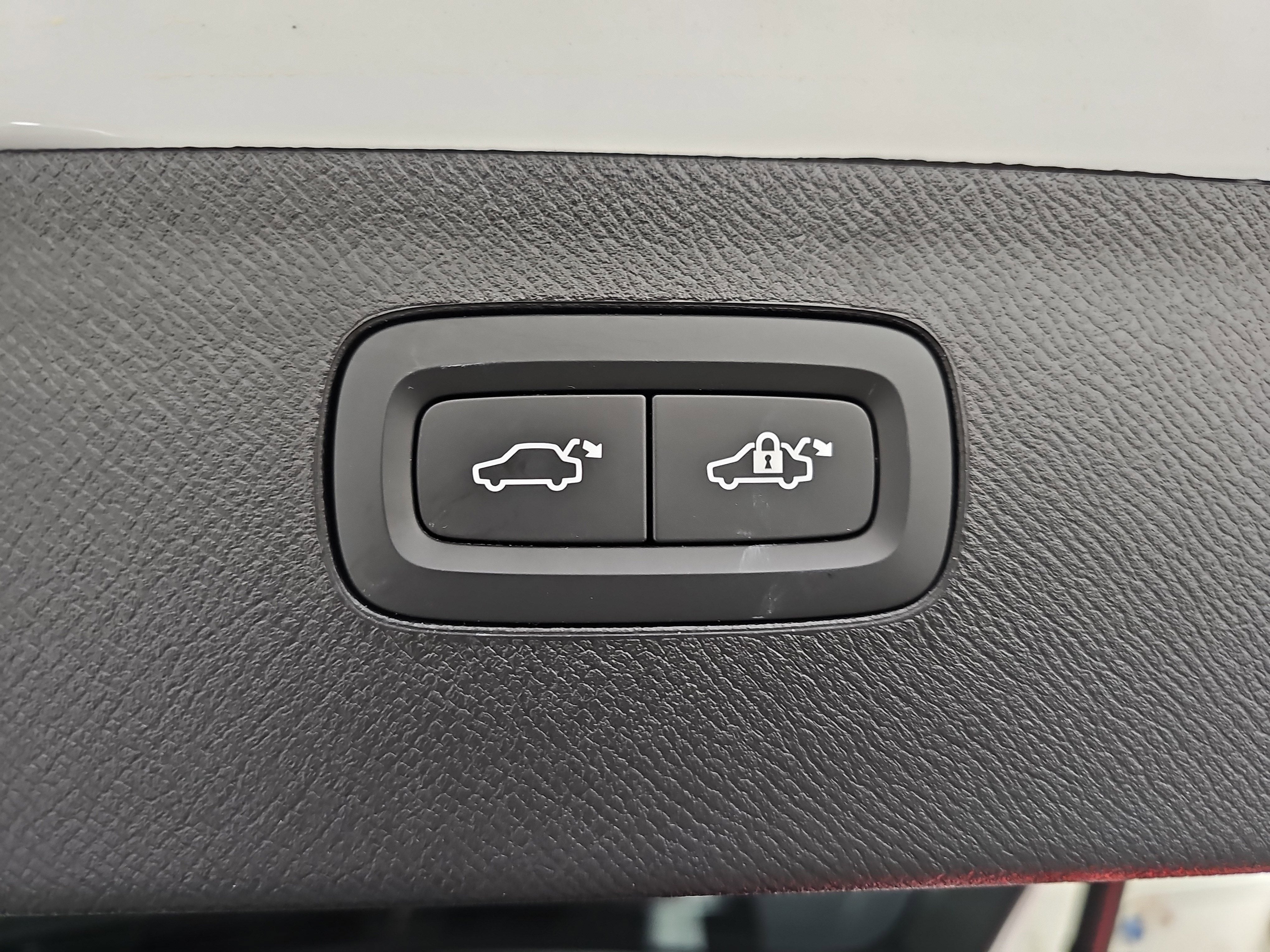 2025 Volvo XC90 Plug-In Hybrid Ultra