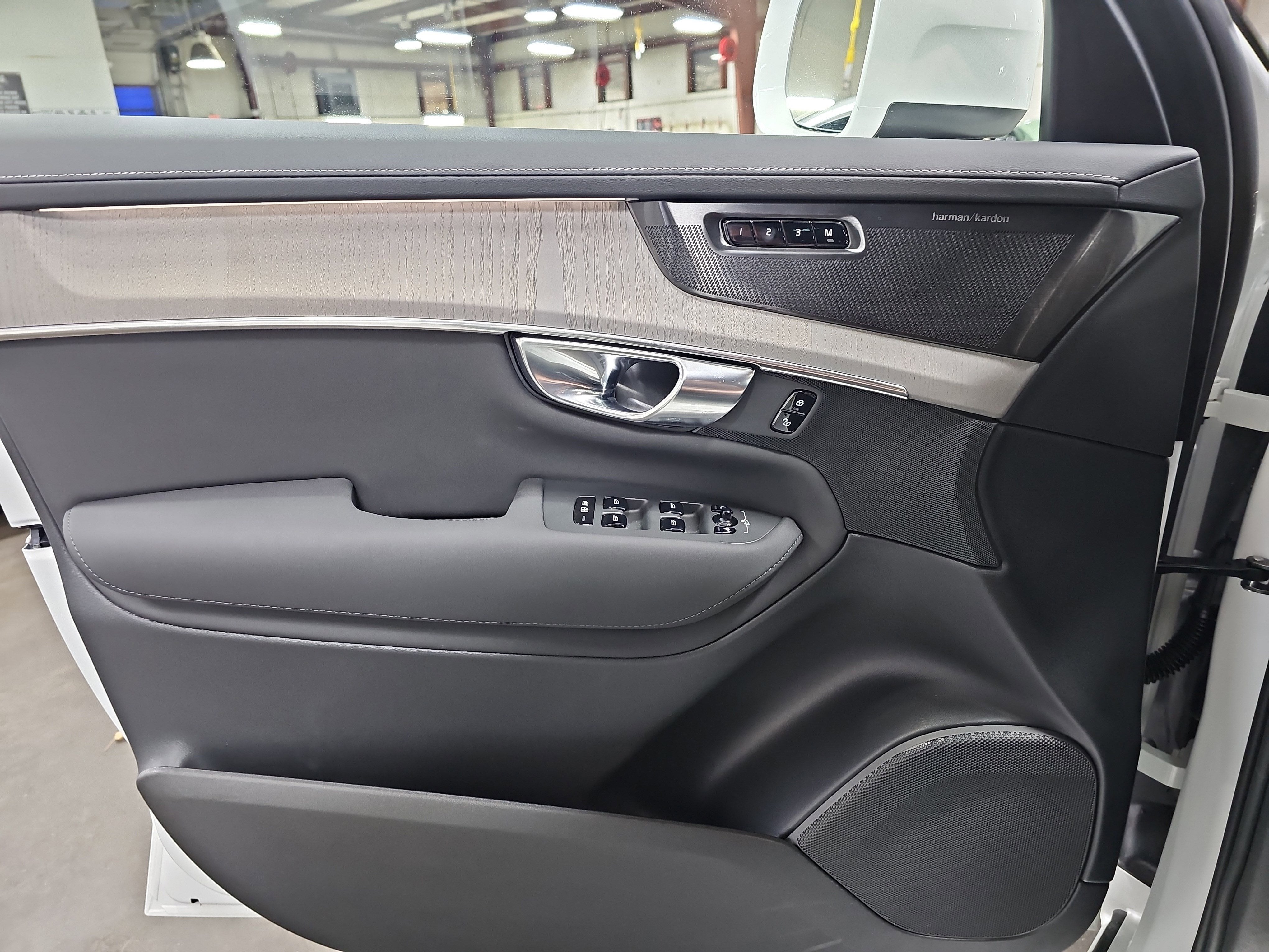 2025 Volvo XC90 Plug-In Hybrid Ultra