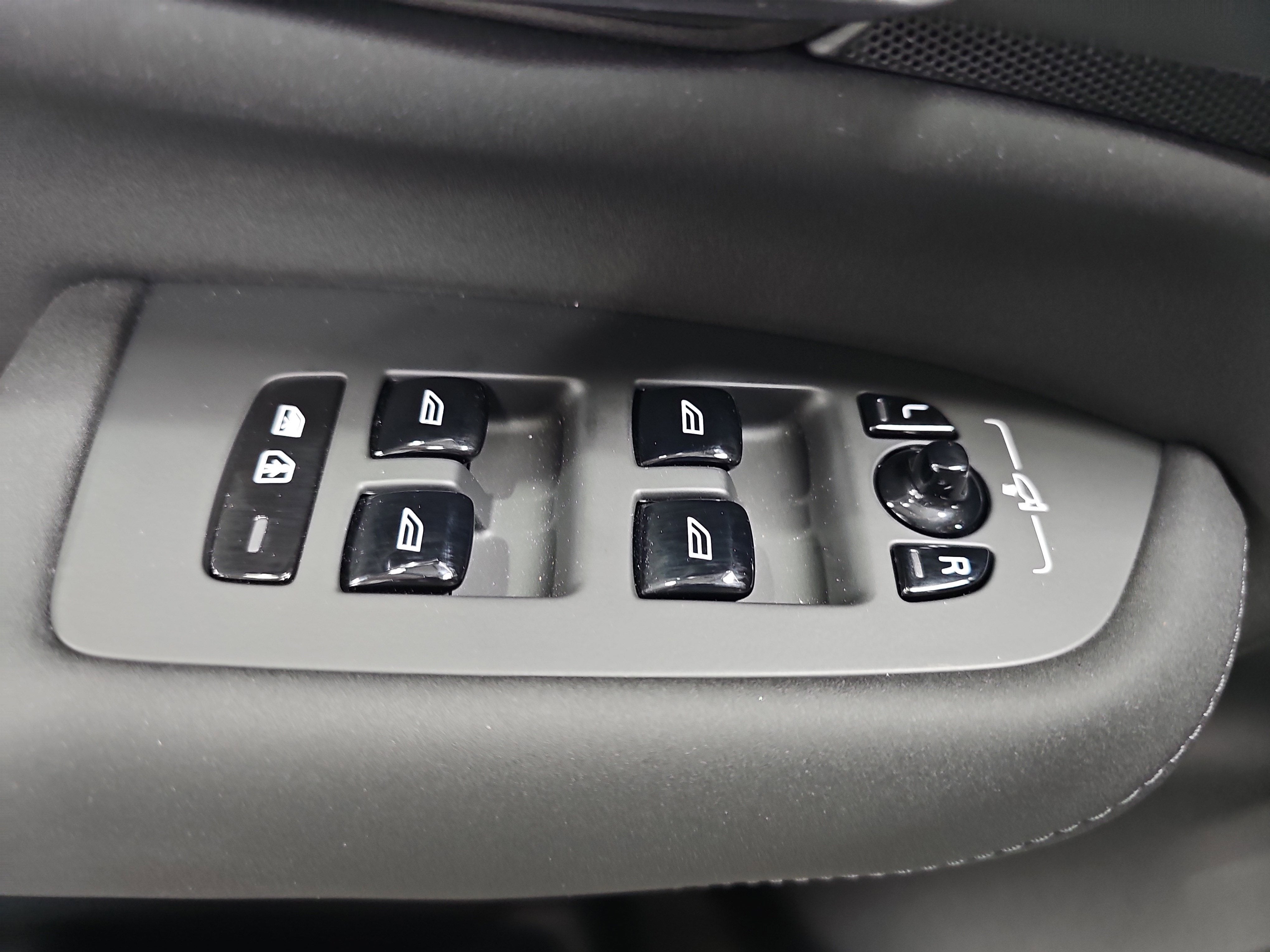 2025 Volvo XC90 Plug-In Hybrid Ultra