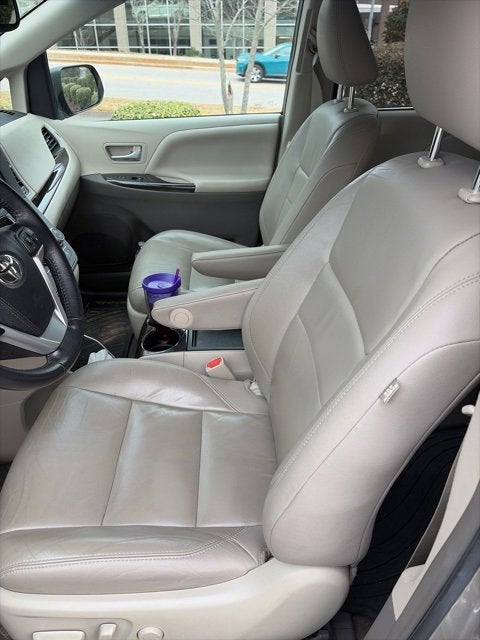 2017 Toyota Sienna XLE