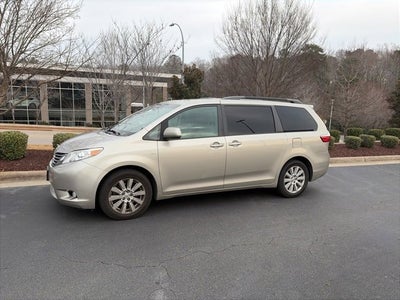2017 Toyota Sienna XLE