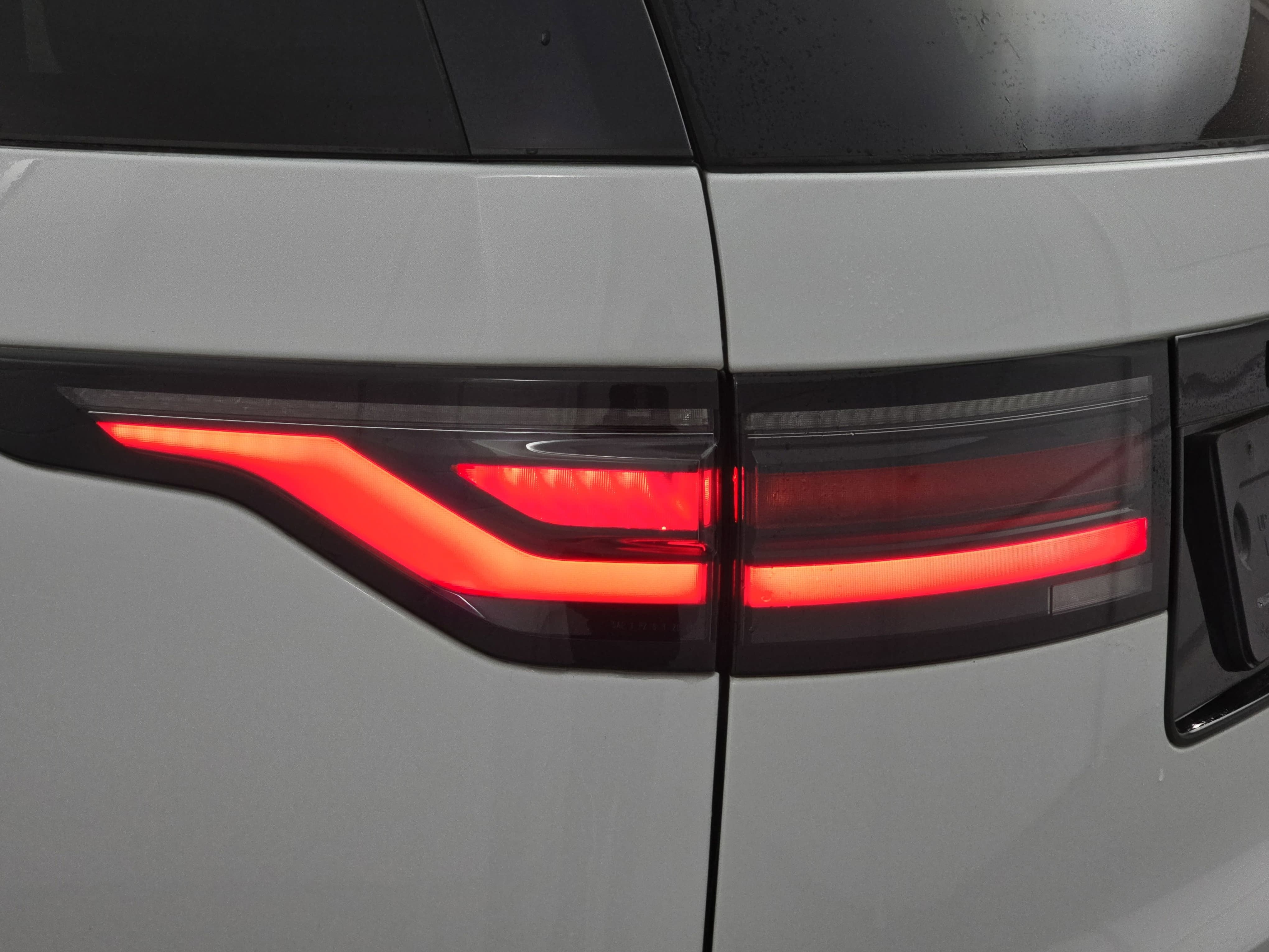 2022 Land Rover Discovery S R-Dynamic