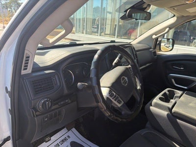 2022 Nissan Titan SV