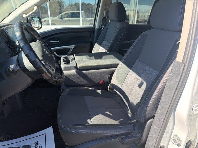 2022 Nissan Titan SV