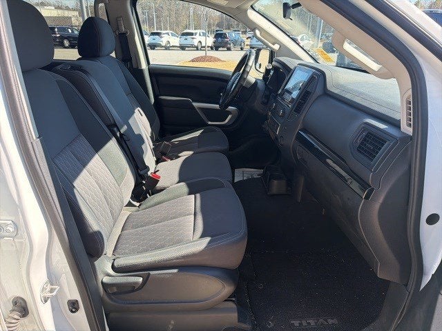 2022 Nissan Titan SV