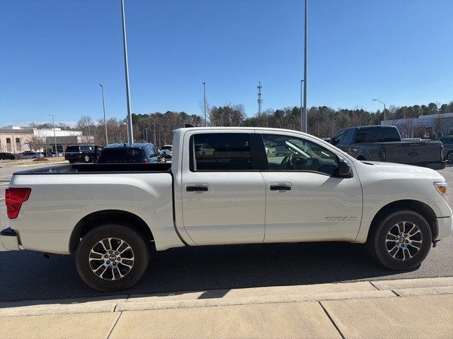 2022 Nissan Titan SV