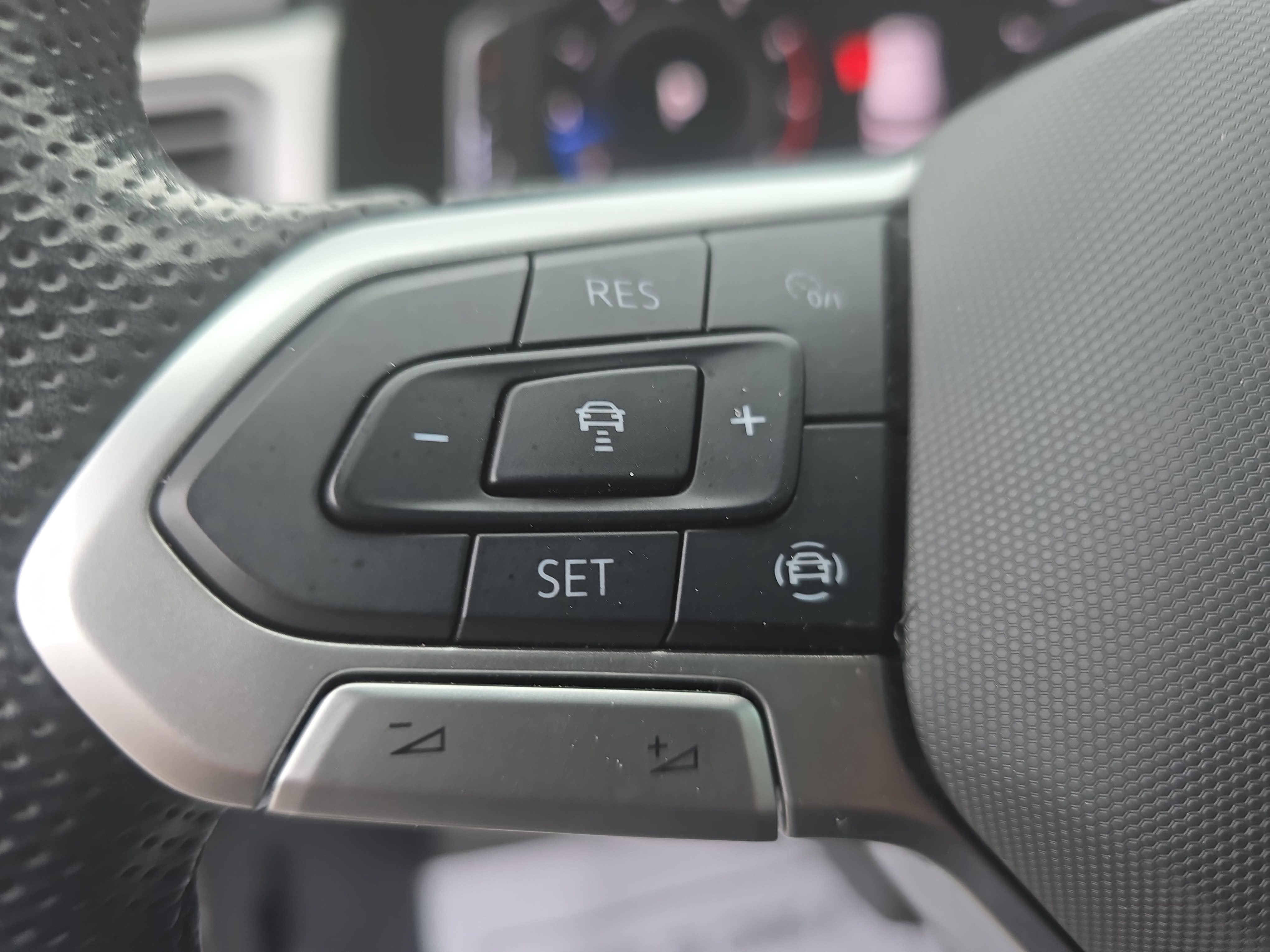 2020 Volkswagen Atlas Cross Sport 3.6L V6 SEL Premium R-Line