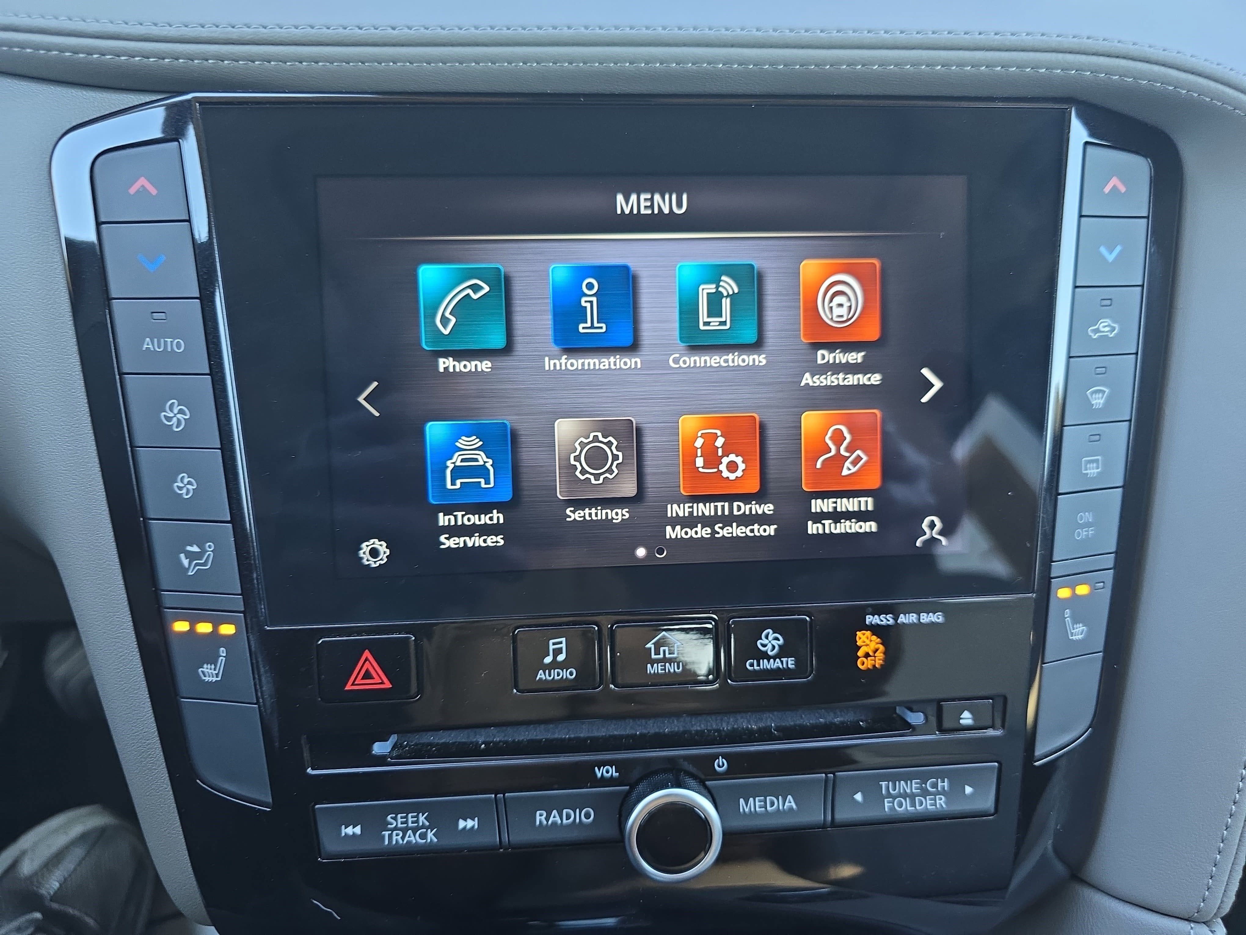 2023 INFINITI QX50 LUXE