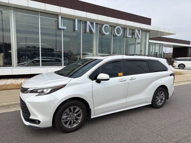 2025 Toyota Sienna XLE