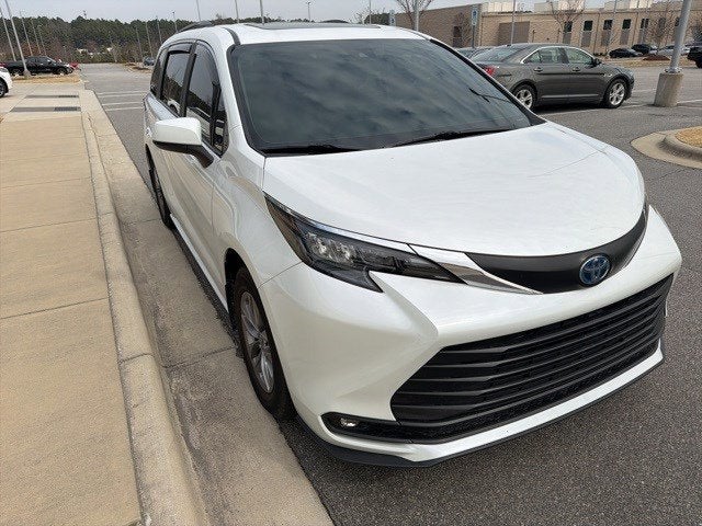 2025 Toyota Sienna XLE