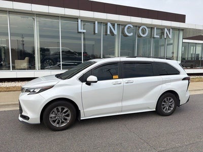 2025 Toyota Sienna XLE