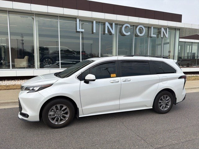 2025 Toyota Sienna XLE