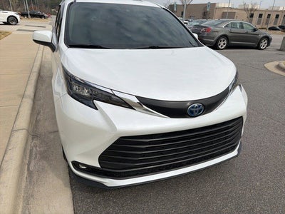 2025 Toyota Sienna XLE