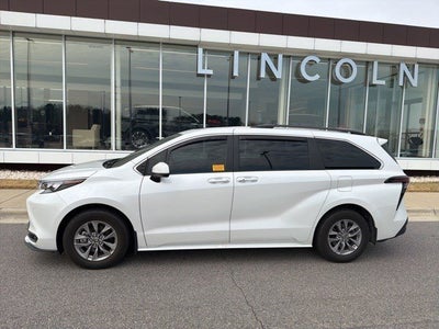 2025 Toyota Sienna XLE