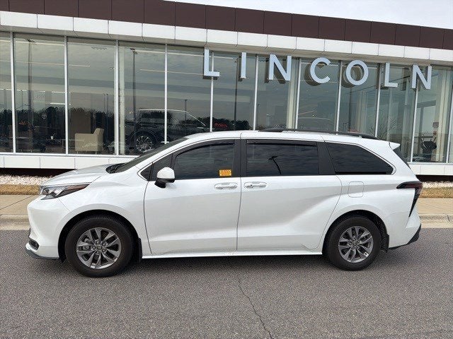 2025 Toyota Sienna XLE