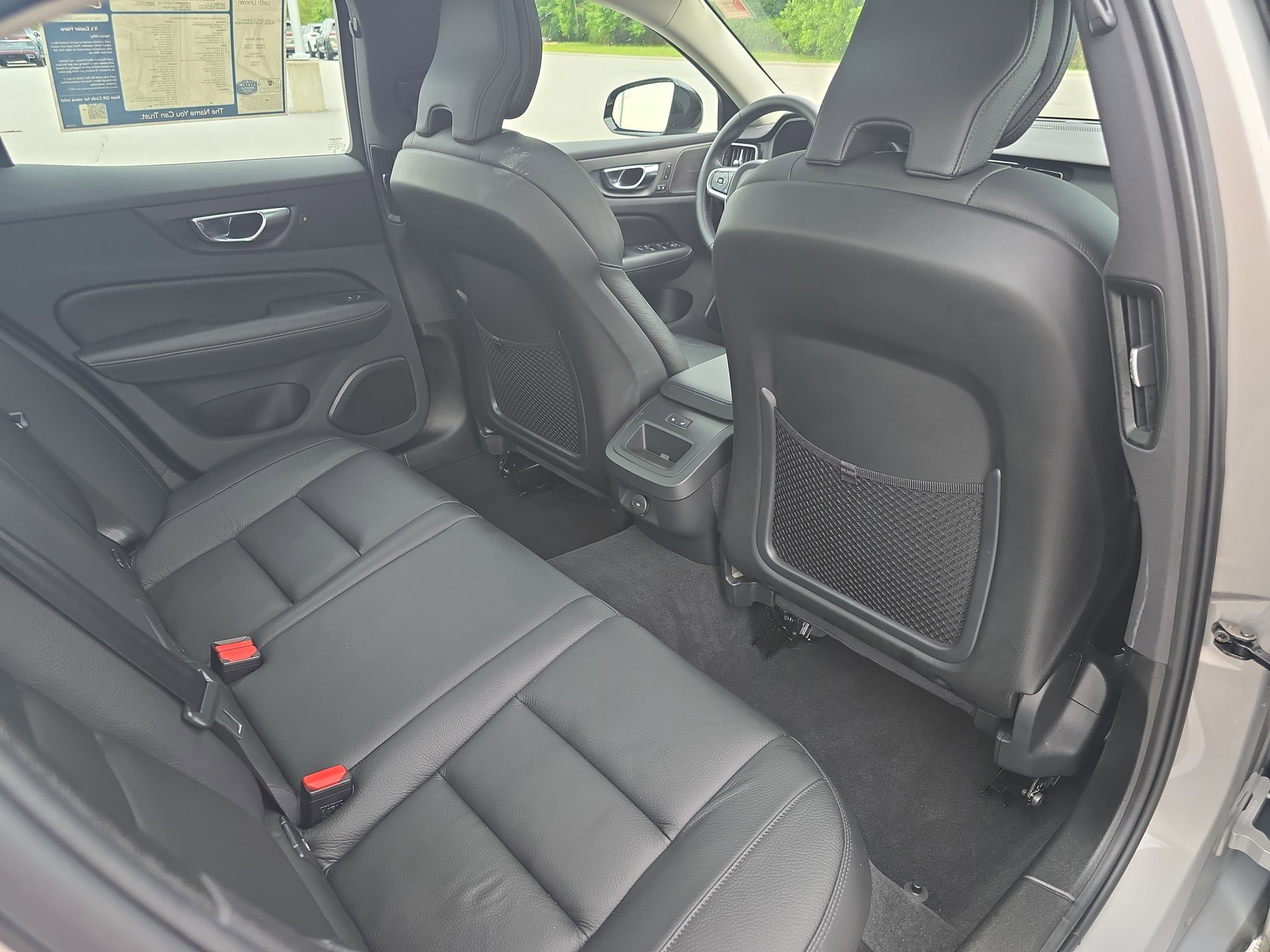 2023 Volvo S60 Plus Dark Theme