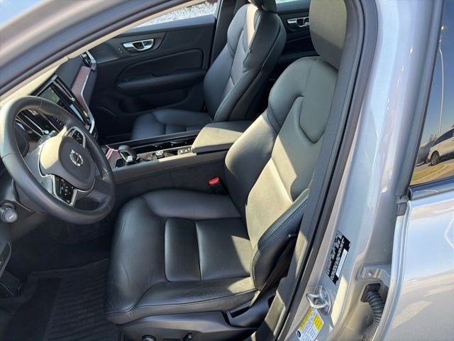2023 Volvo S60 Plus Dark Theme