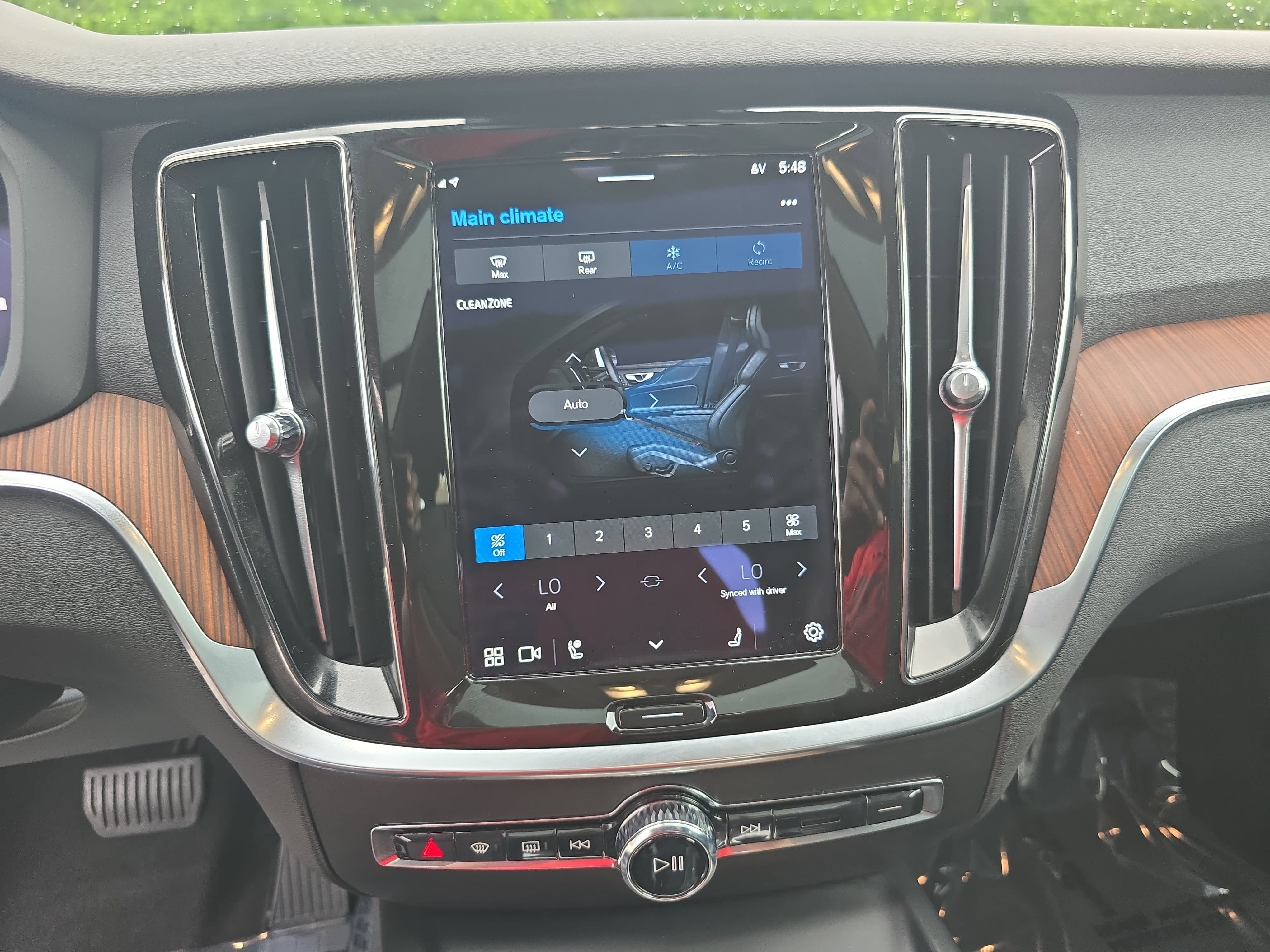 2023 Volvo S60 Plus Dark Theme