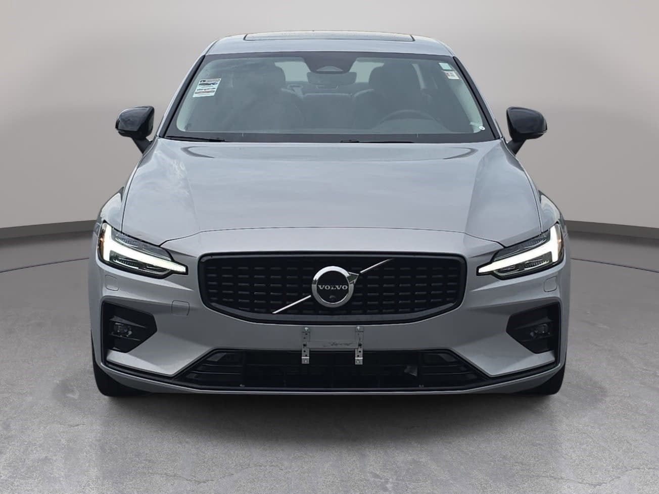 2023 Volvo S60 Plus Dark Theme