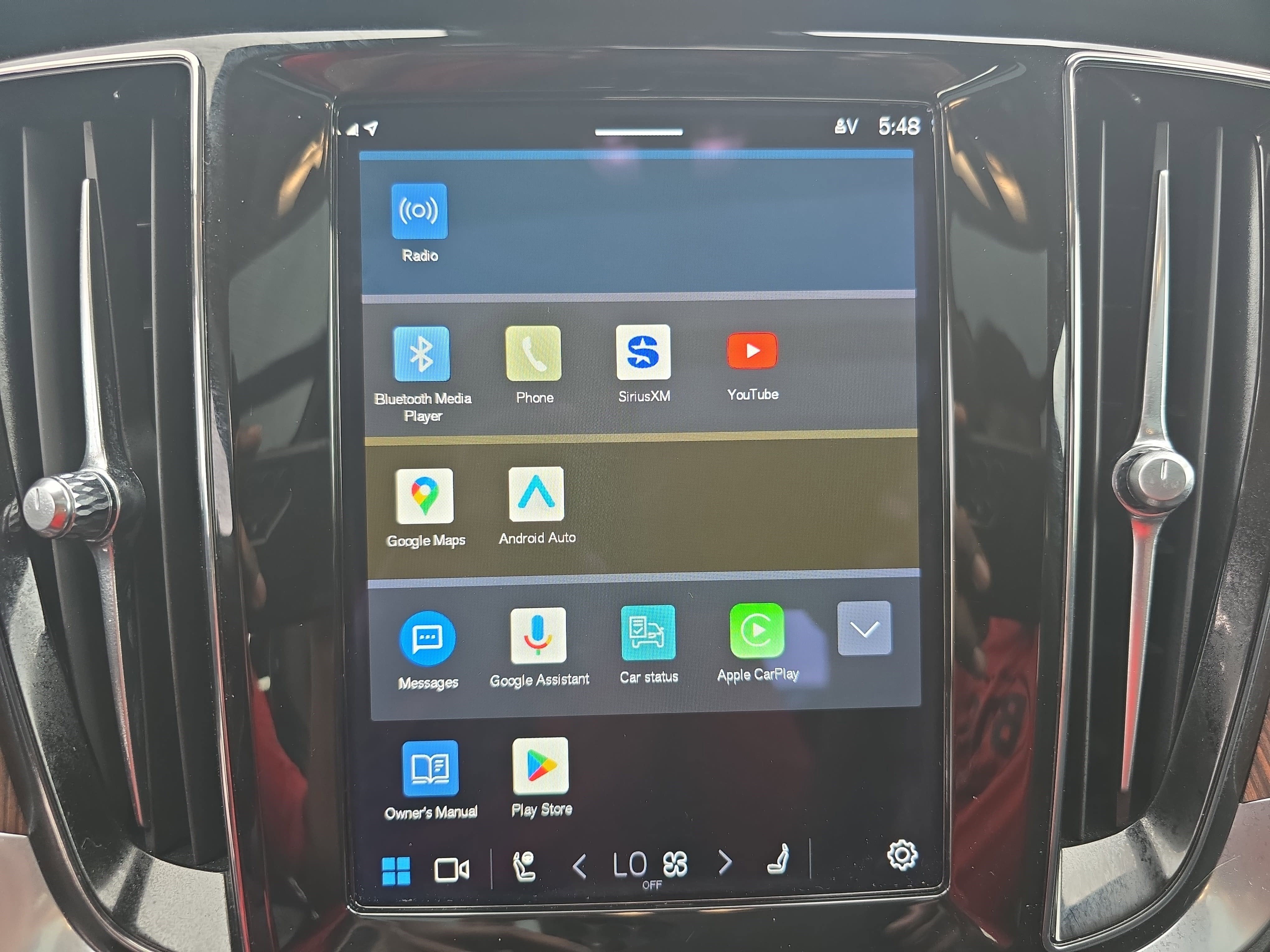 2023 Volvo S60 Plus Dark Theme
