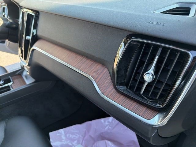 2023 Volvo S60 Plus Dark Theme