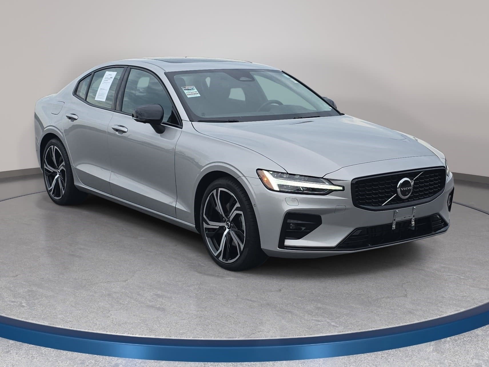 2023 Volvo S60 Plus Dark Theme