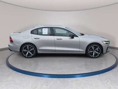 2023 Volvo S60 Plus Dark Theme